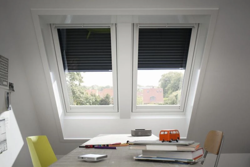 Volet Roulant De Fenetre De Toit Solaire En Aluminium SSL 6 0000S Gris Anthracite - Larg. 55 Cm X Haut. 98 Cm 3 Volet Roulant De Fenetre De Toit Solaire En Aluminium SSL 6 0000S Gris Anthracite - Larg. 55 Cm X Haut. 98 Cm – Image 3